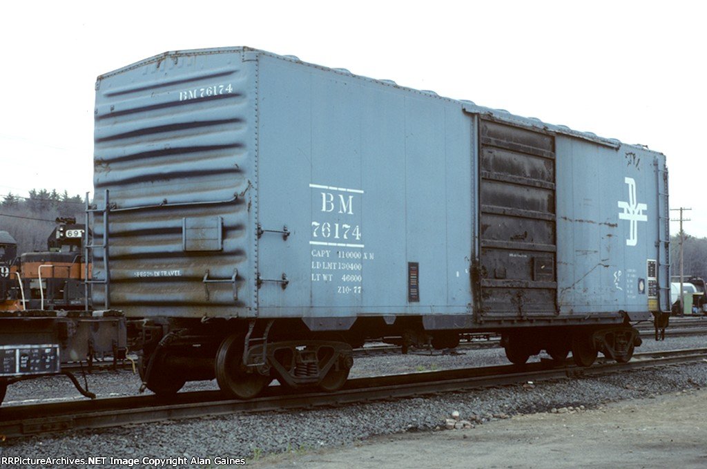B&M Box Car 76174